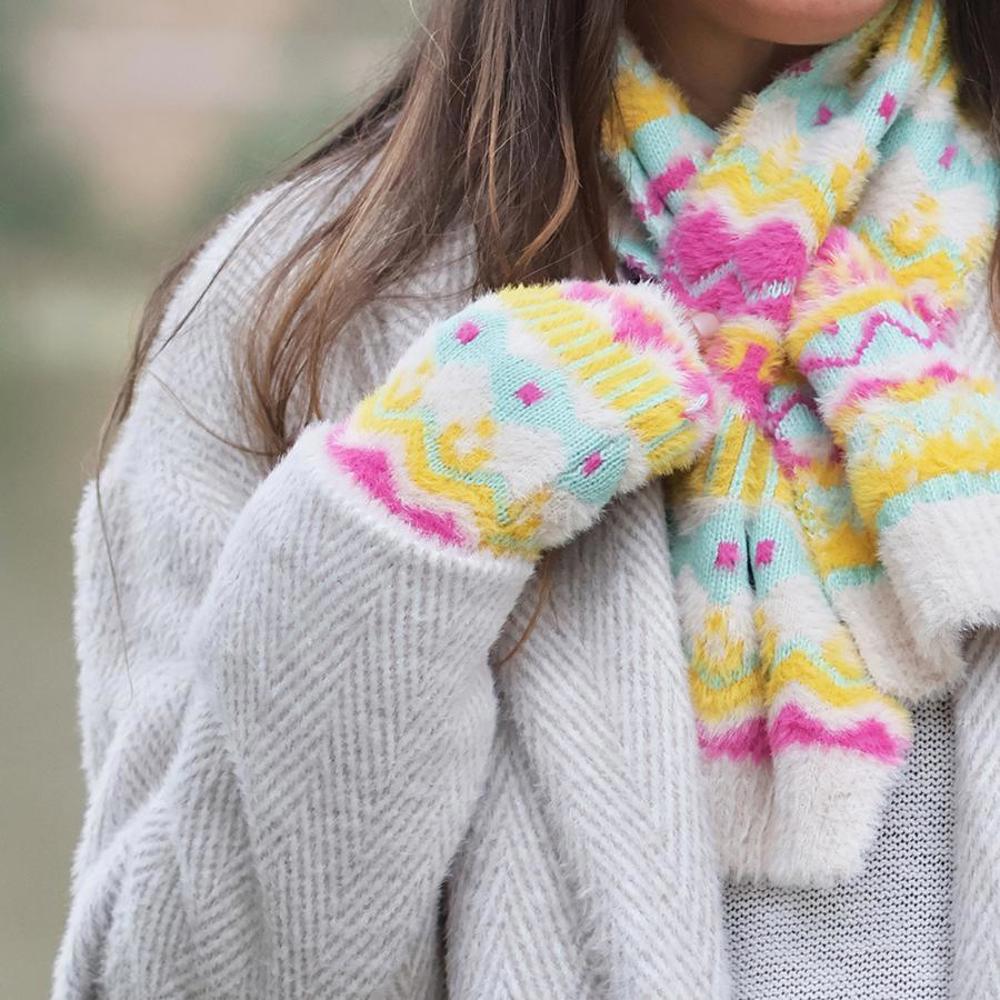 Peace of Mind Wristwarmers Mia Fluffy Pattern Knit